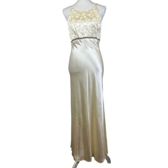 Betsy & Adam by Jaslene Ivory Gown Floral And Rhinestone Embellished Size Small - Picture 1 of 11